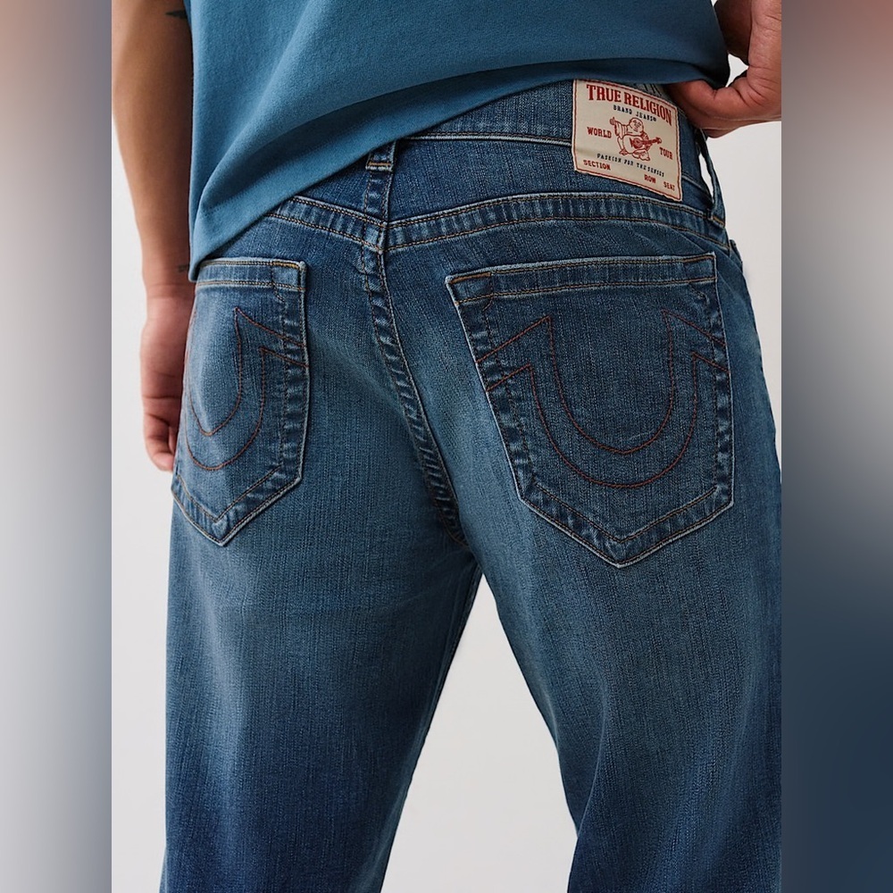 True Religion Ricky relaxed straight jeans in excellent condition dark wash 34